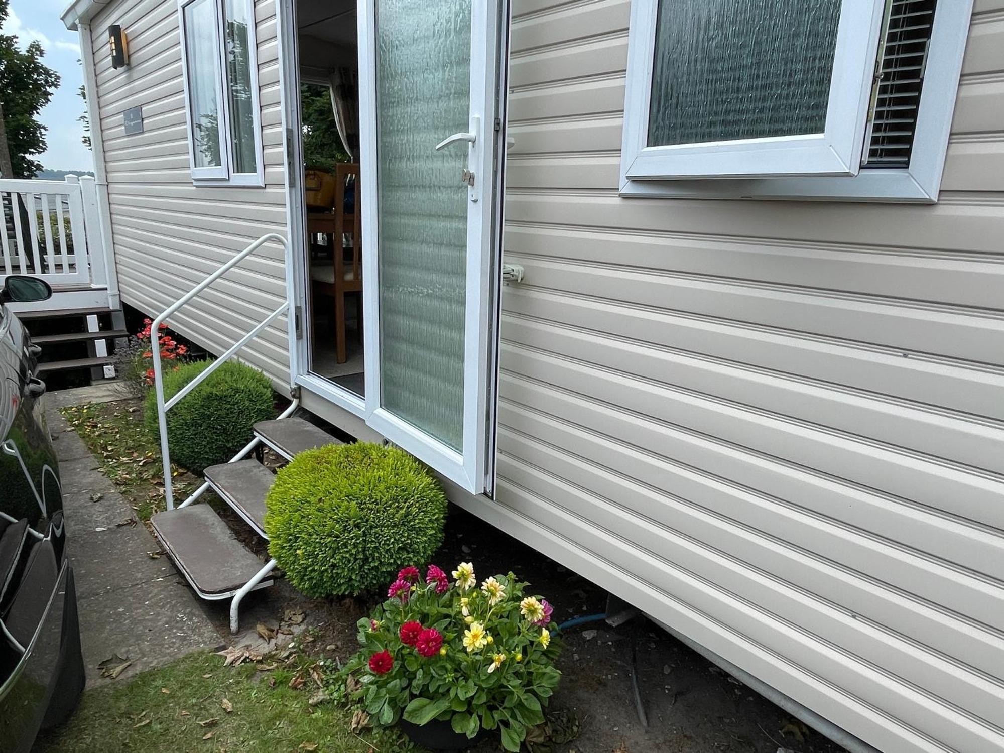 Rockley Park Private Holiday Homes Пул Екстериор снимка